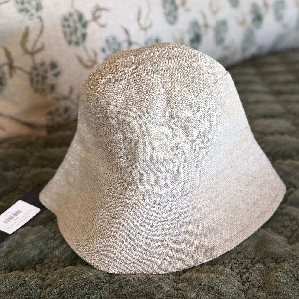 NWT Jenni Kayne Linen Bucket Hat
Size: S/M
Beautiful Tan Natural Linen Fabric - Picture 7 of 7